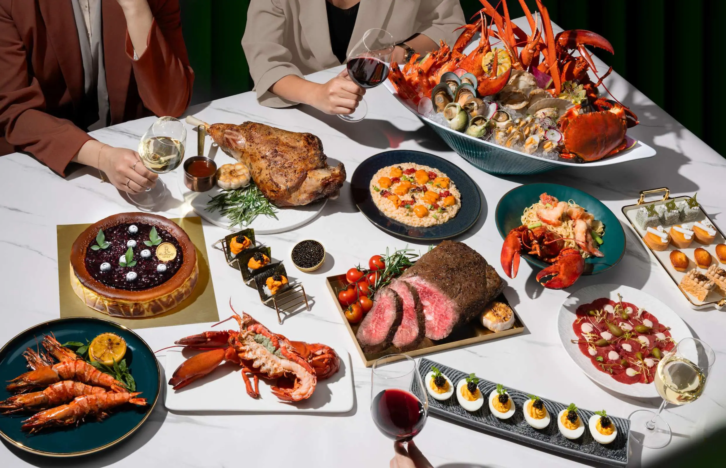 香港萬麗海景酒店 Renaissance Harbour View Hotel Hong Kong｜Food Studio (全新裝修)｜自助午餐・自助晚餐｜酒店自助餐優惠2026