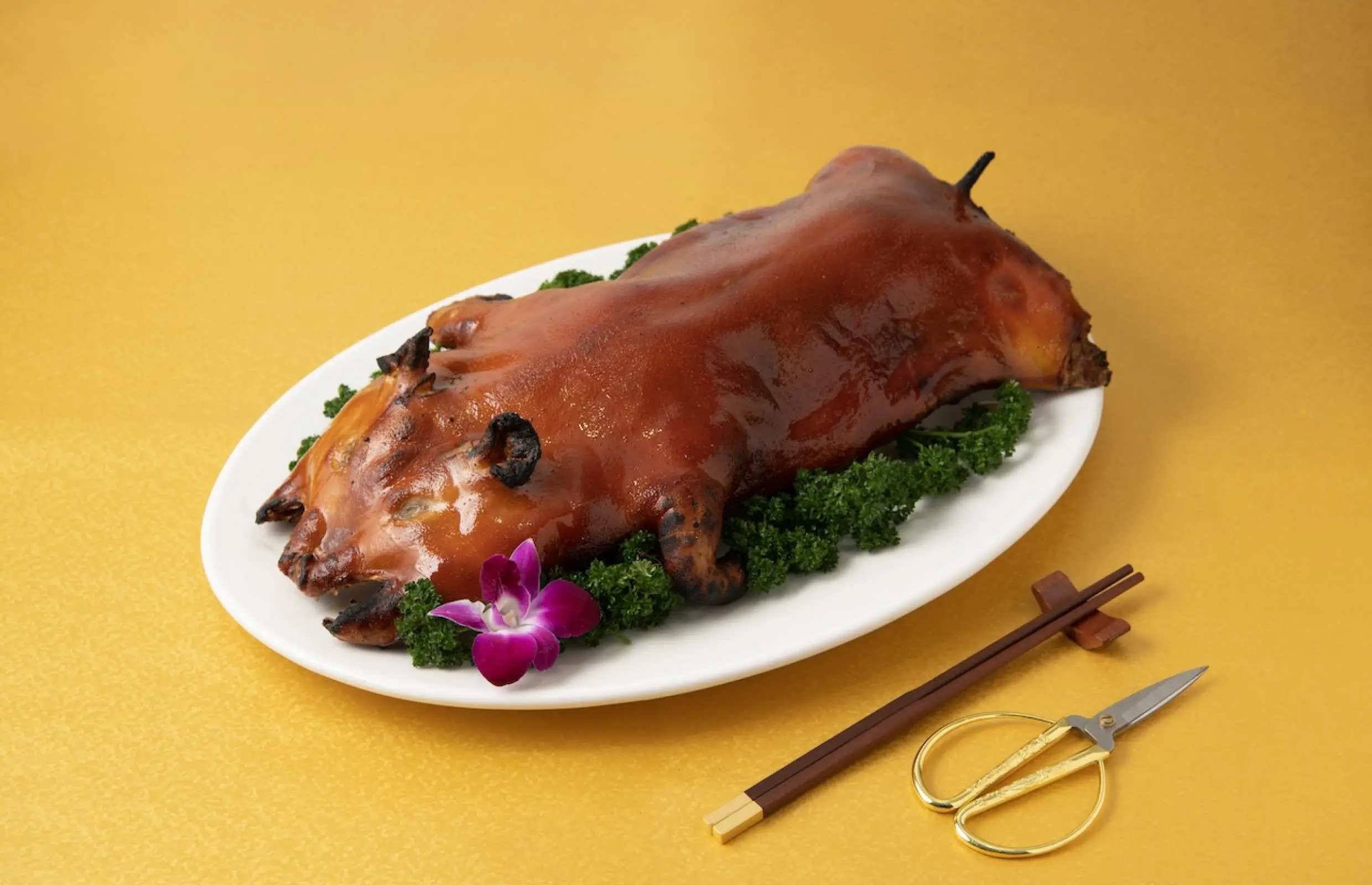  富臨酒家｜乳豬、燒鵝皇三寶、家庭歡樂套餐｜家常小菜自選套餐｜開心歡聚全包宴、龍蝦乳豬全包宴、珍味海鮮宴｜富臨皇宮10間分店適用｜堂食或外賣自取