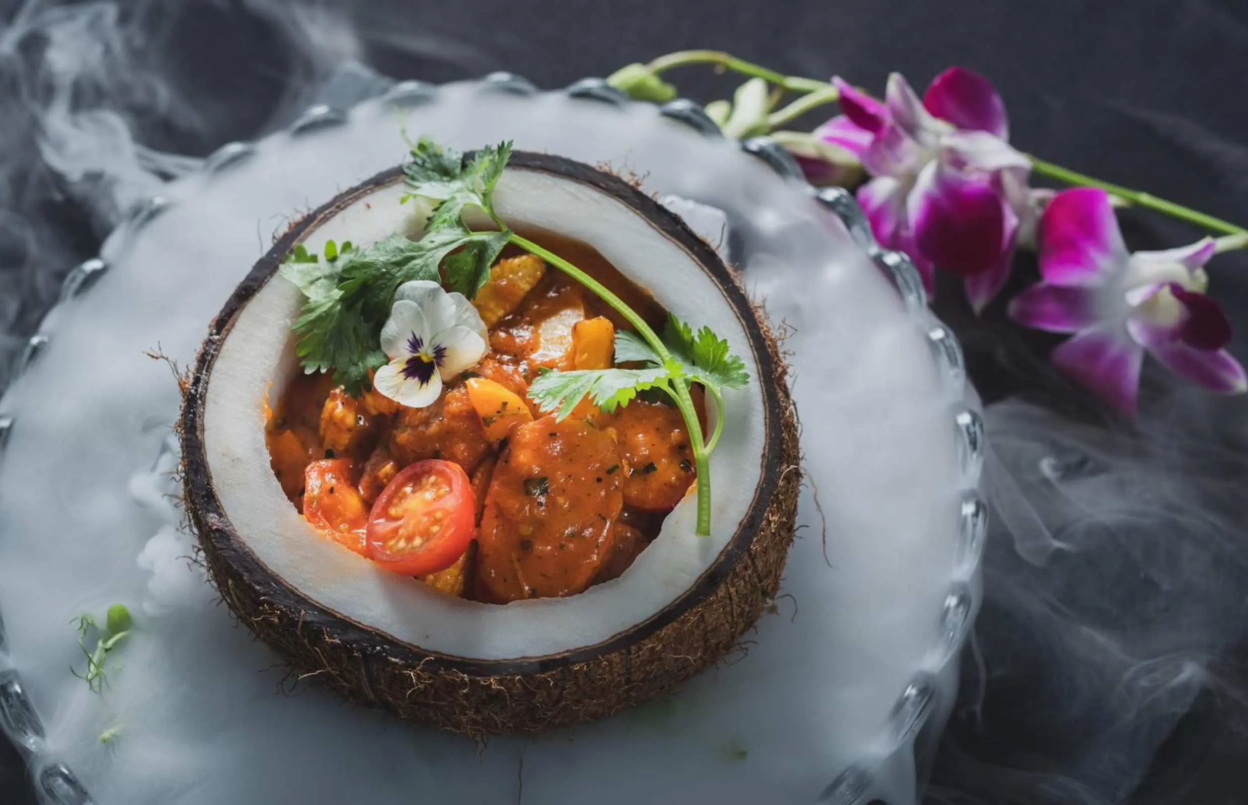 鑼灣｜Arcadia Restaurant & Bar｜頂樓海景天台、全新打卡地標｜二人晚餐獨家送神燈Cocktail 特飲｜Pickleball 歡樂時光
